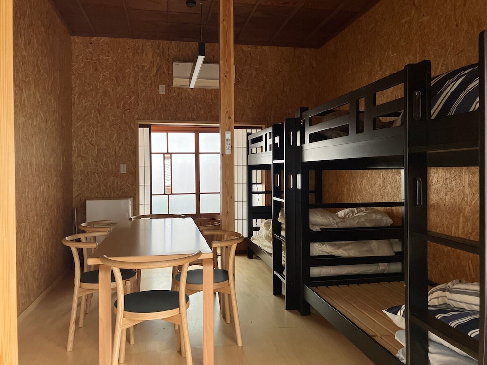 エコノミールーム 客室1 | 山城屋リゾート