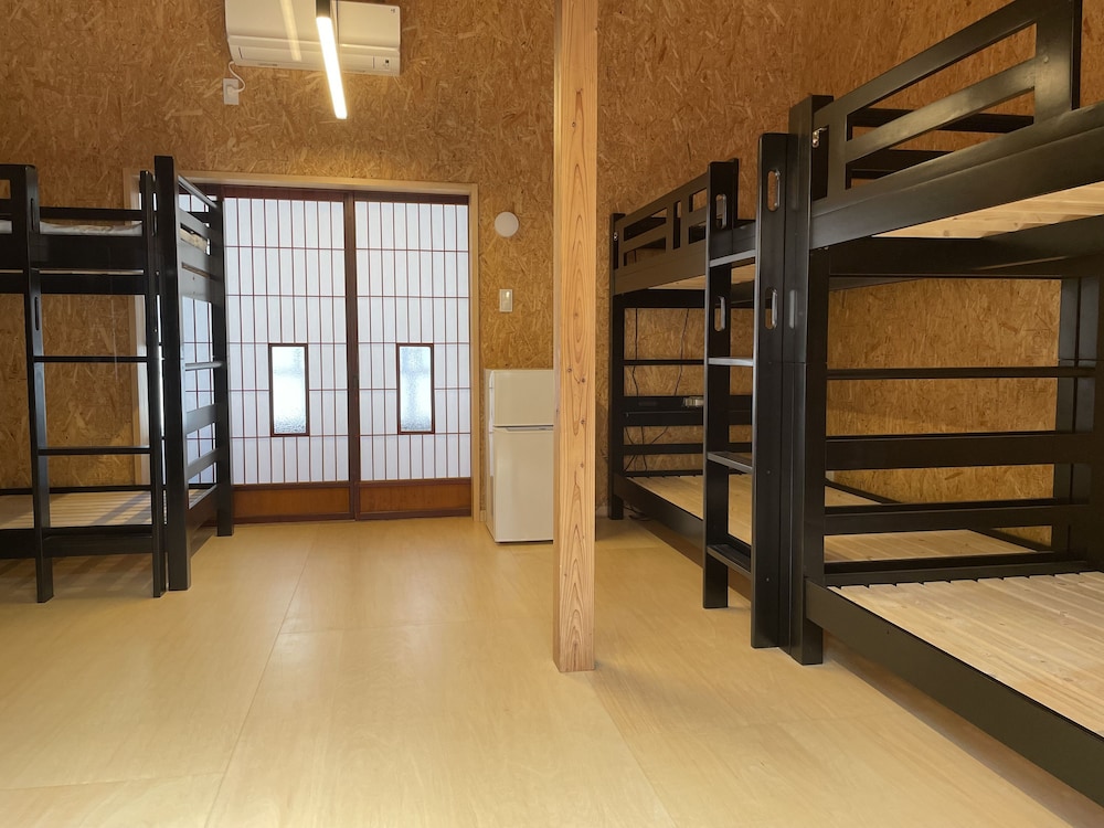 エコノミールーム 客室1 | 山城屋リゾート