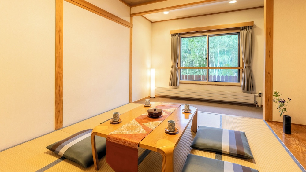 ラグジュアリー 4 人部屋 禁煙 客室2 | ホテル一乃瀬