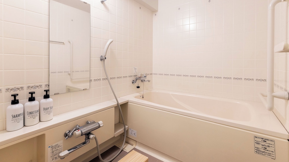 ラグジュアリー 4 人部屋 禁煙 バスルーム0 | ホテル一乃瀬