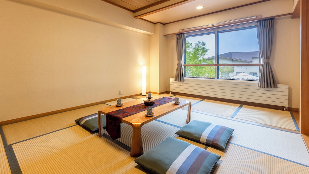 コンフォート 4 人部屋 禁煙 客室1 | ホテル一乃瀬