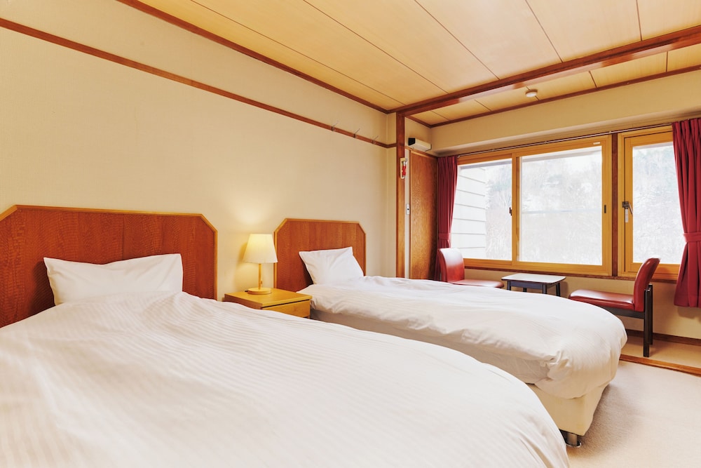 ベーシック ツインルーム ガーデンビュー | 石の湯ロッジ