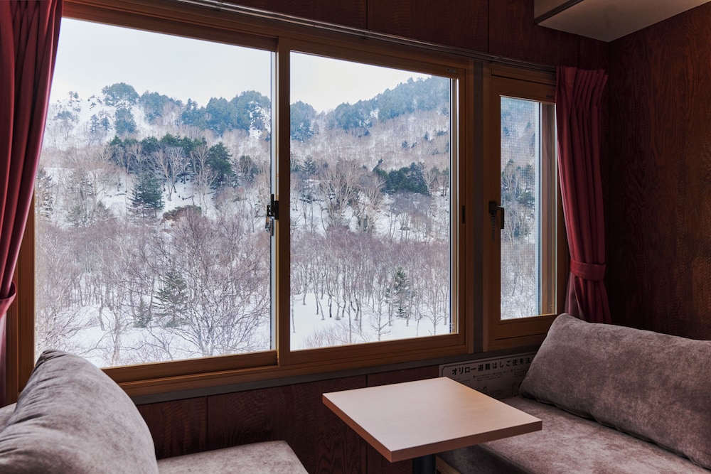 コンフォート ツインルーム ガーデンビュー 客室1 | 石の湯ロッジ