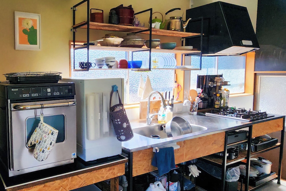 ダブルルーム マウンテンビュー 共用キッチン設備0 | ゲストハウスみかんせい