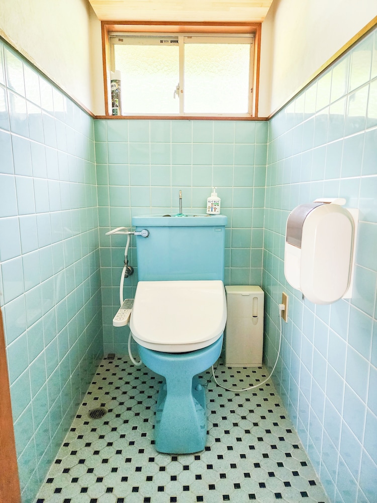 ダブルルーム マウンテンビュー バスルーム0 | ゲストハウスみかんせい