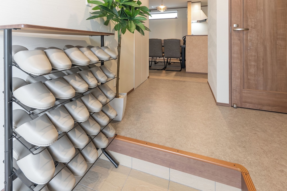 内部エントランス1 | グランディオーソ沖縄プールヴィラ恩納8