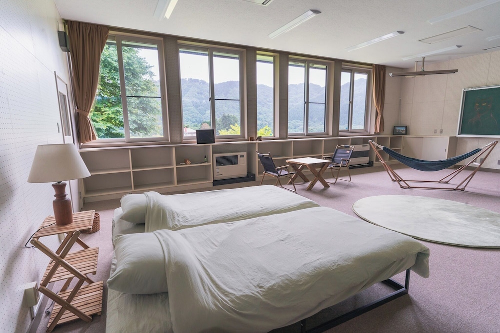 デラックス 4 人部屋 マウンテンビュー | ペコレラ学舎