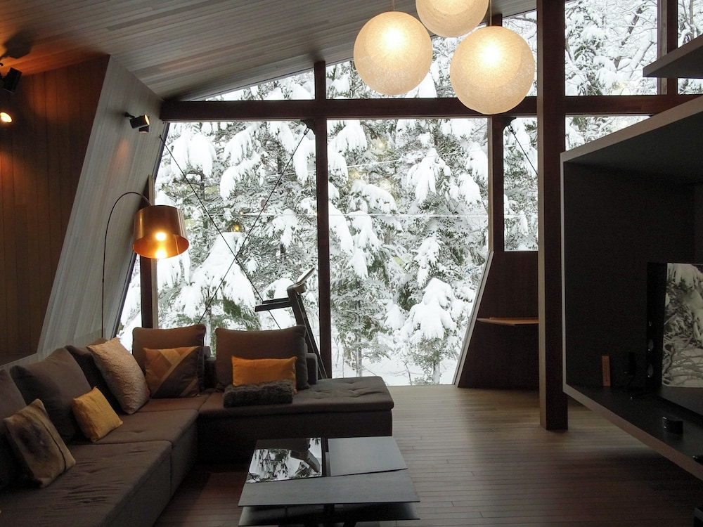 デラックス ヴィラ リビング エリア1 | 四つ葉