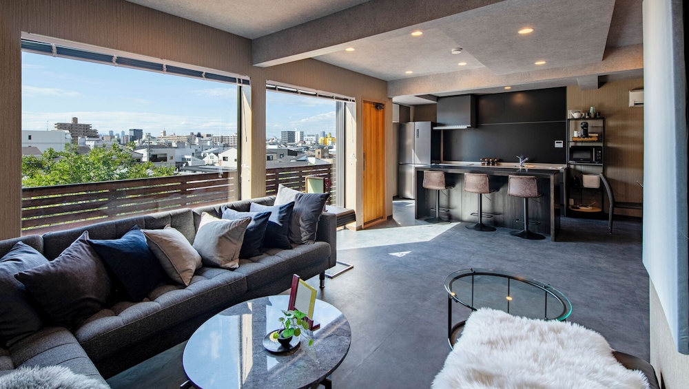 デラックス ヴィラ キッチン シティビュー リビング エリア0 | 春風荘 天下茶屋