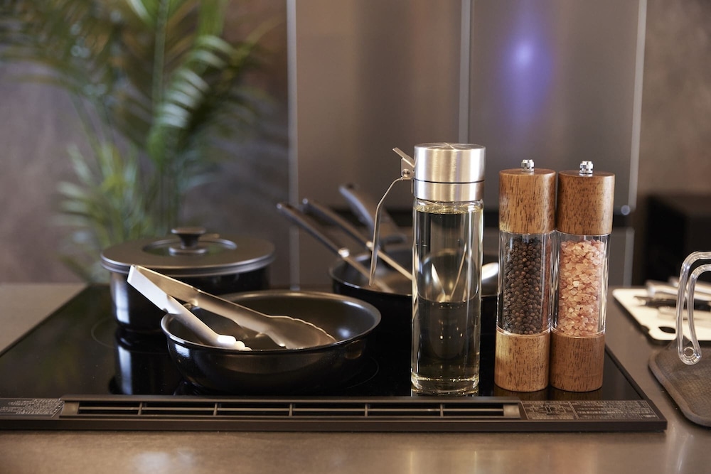 ラグジュアリー ヴィラ 専用キッチン3 | IZA takashima 湊