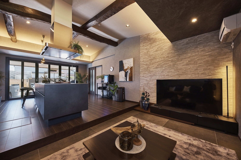 ラグジュアリー ヴィラ リビング エリア2 | IZA takashima 湊