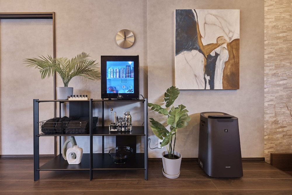 ラグジュアリー ヴィラ リビング エリア4 | IZA takashima 湊