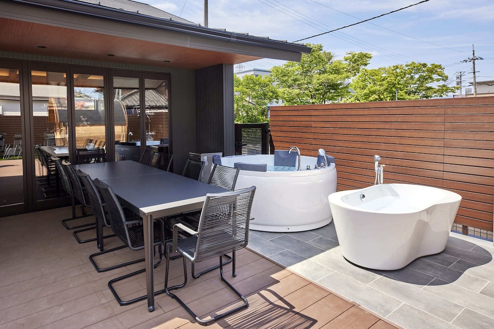 ラグジュアリー ヴィラ テラス / パティオ0 | IZA takashima 湊