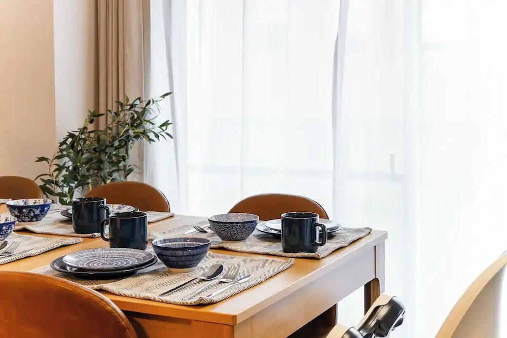 アパートメント シティビュー 客室内のダイニングエリア2 | ヴィラ三田村 303