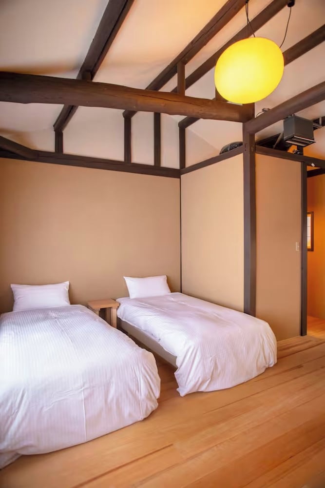 クラシック タウンホーム ベッド (複数台) ガーデンビュー 客室15 | Retreat Kamikashiwano