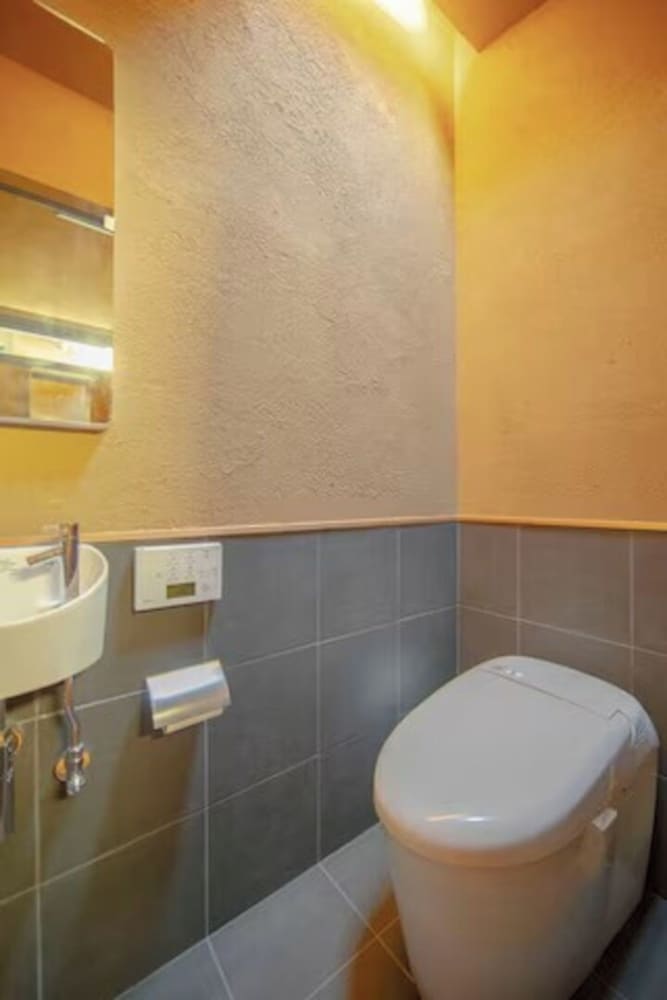 クラシック タウンホーム ベッド (複数台) ガーデンビュー バスルーム1 | Retreat Kamikashiwano