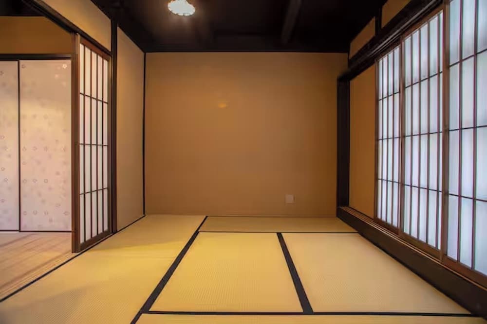 クラシック タウンホーム ベッド (複数台) ガーデンビュー 客室8 | Retreat Kamikashiwano