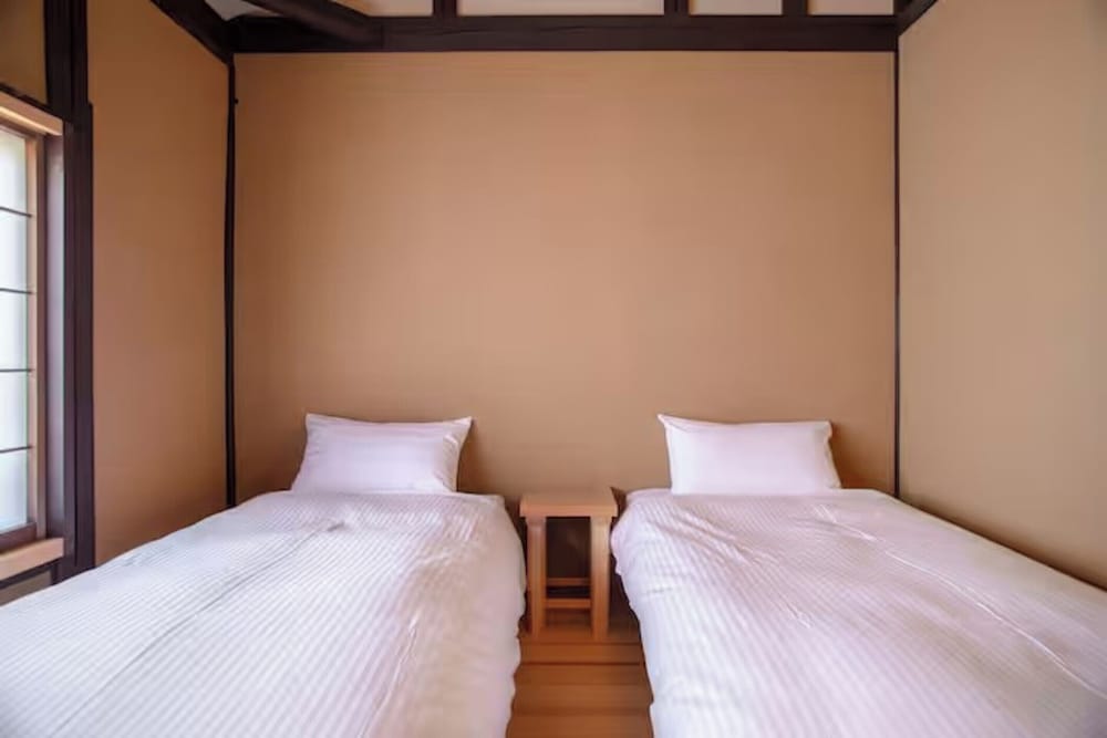 クラシック タウンホーム ベッド (複数台) ガーデンビュー 客室14 | Retreat Kamikashiwano