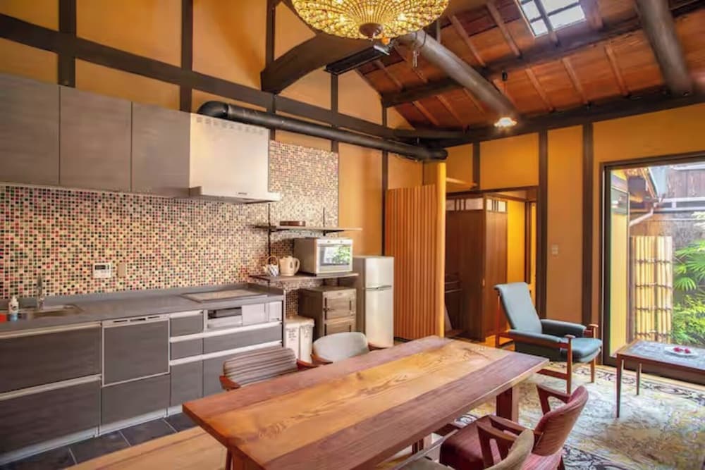 クラシック タウンホーム ベッド (複数台) ガーデンビュー 客室2 | Retreat Kamikashiwano