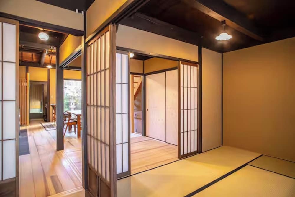 クラシック タウンホーム ベッド (複数台) ガーデンビュー 客室7 | Retreat Kamikashiwano