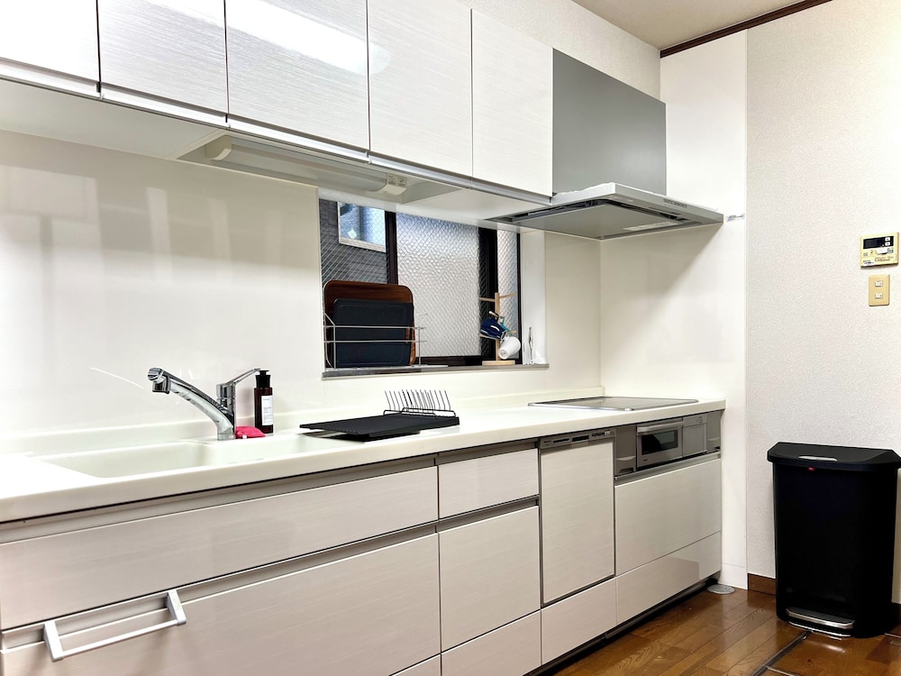 デラックス ハウス 3 ベッドルーム 専用キッチン1 | SUMITSUGU HOUSE Station