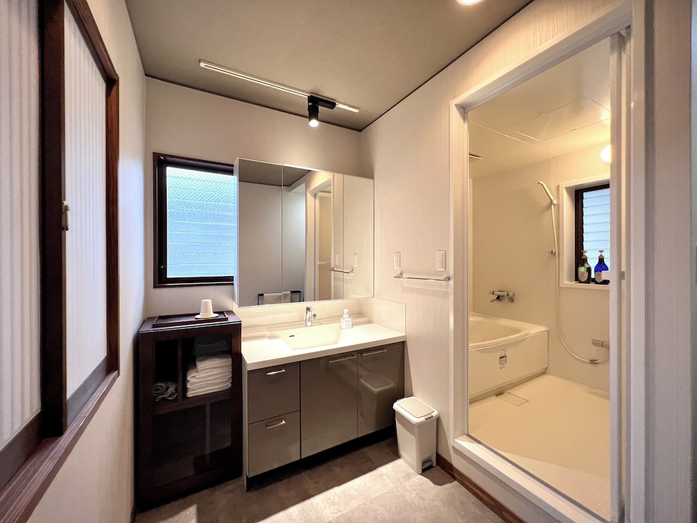 デラックス ハウス 3 ベッドルーム バスルーム2 | SUMITSUGU HOUSE Station