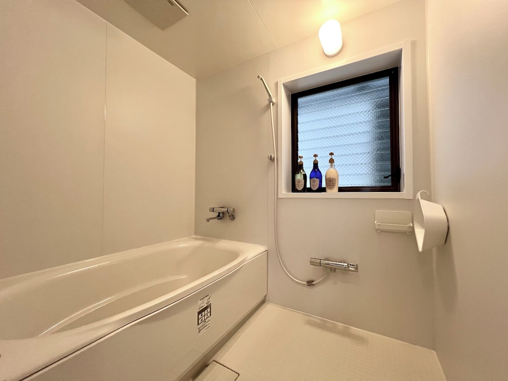 デラックス ハウス 3 ベッドルーム 深めの浴槽0 | SUMITSUGU HOUSE Station