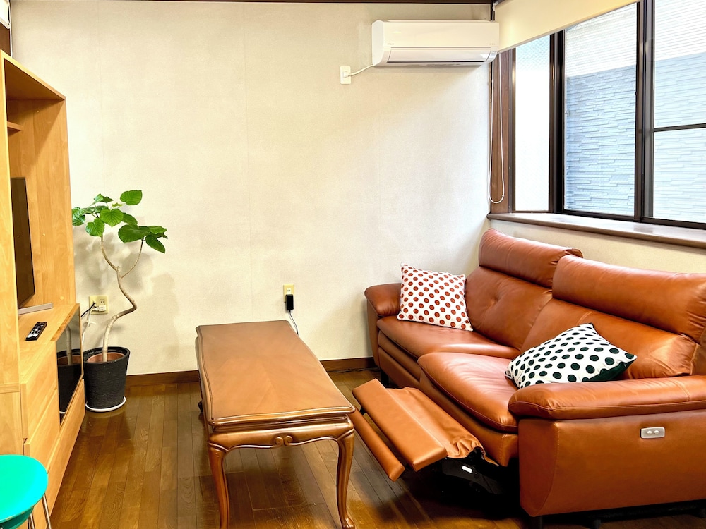 デラックス ハウス 3 ベッドルーム リビング エリア0 | SUMITSUGU HOUSE Station