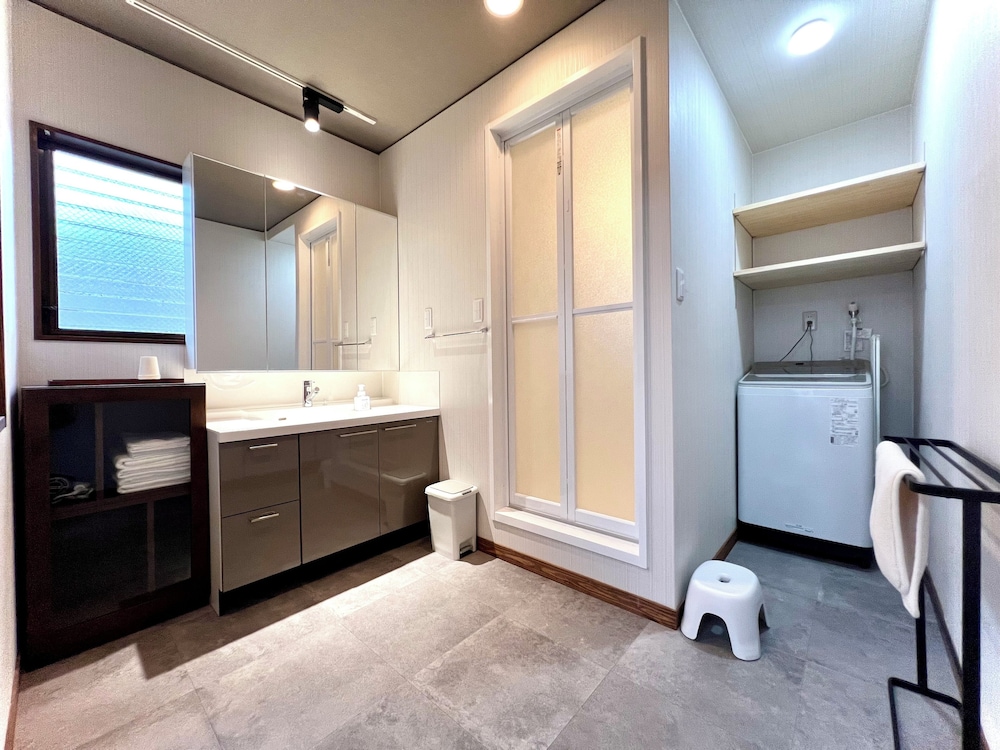 デラックス ハウス 3 ベッドルーム バスルーム4 | SUMITSUGU HOUSE Station