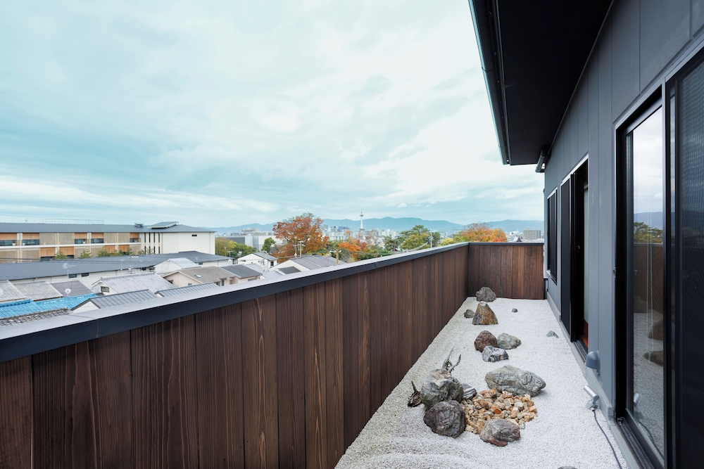 デラックス トリプルルーム ガーデン ビュー0 | ホテルエスノグラフィー清水五条