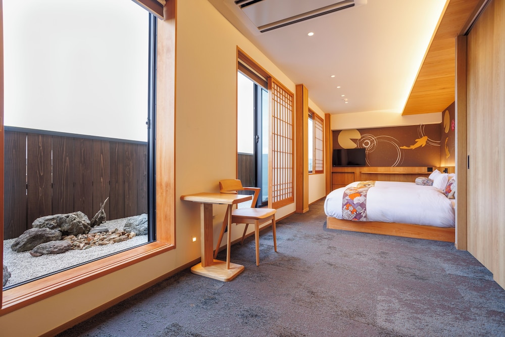 デラックス トリプルルーム 客室4 | ホテルエスノグラフィー清水五条