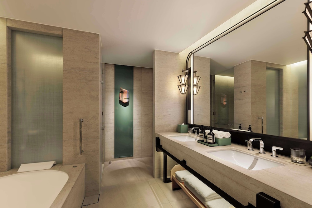 プレミアム ルーム リバービュー バスルーム1 | ウォルドーフ・アストリア 大阪