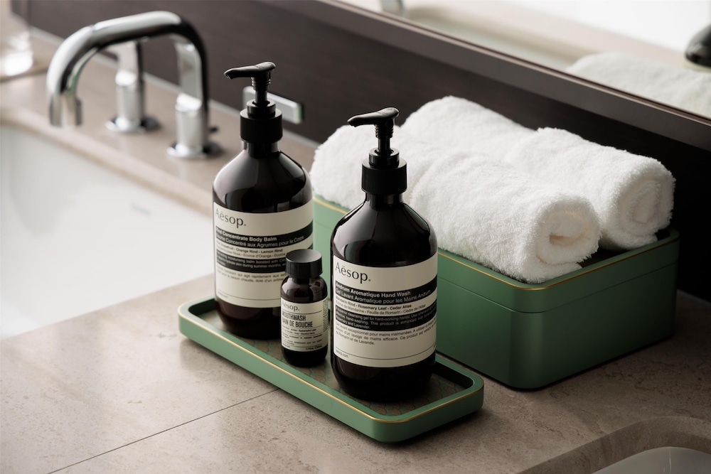 デラックス ルーム キングベッド 1 台 バスルーム0 | ウォルドーフ・アストリア 大阪