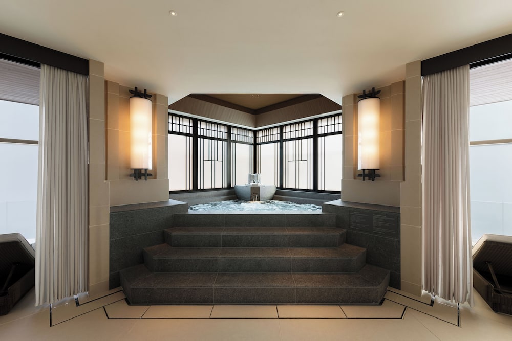 デラックス ルーム キングベッド 1 台 客室4 | ウォルドーフ・アストリア 大阪