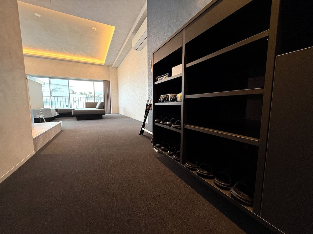 デラックス スイート バルコニー オーシャンビュー 客室3 | DOG HOTEL SHIRAHAMA