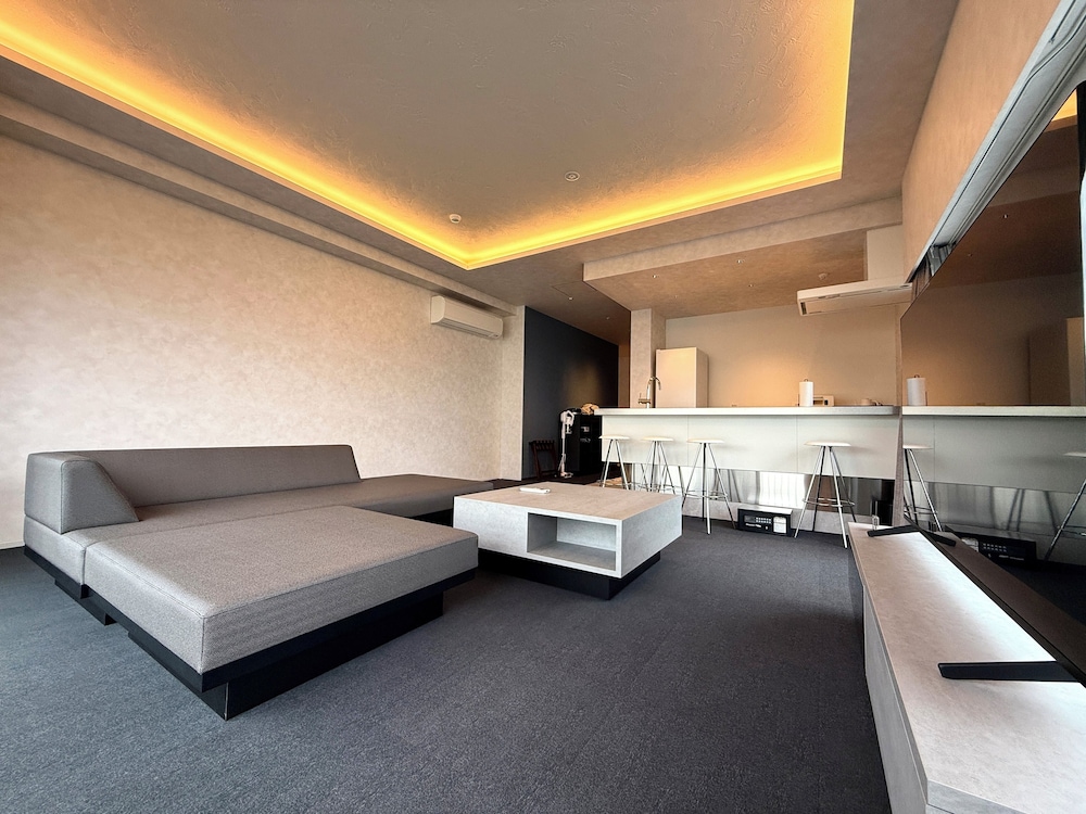 デラックス スイート バルコニー オーシャンビュー 客室1 | DOG HOTEL SHIRAHAMA
