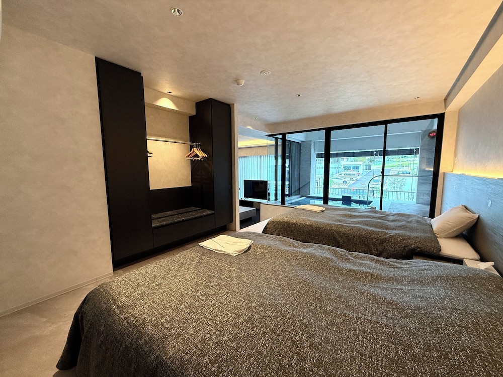 ラグジュアリー スイート バルコニー ガーデンビュー 客室6 | DOG HOTEL SHIRAHAMA