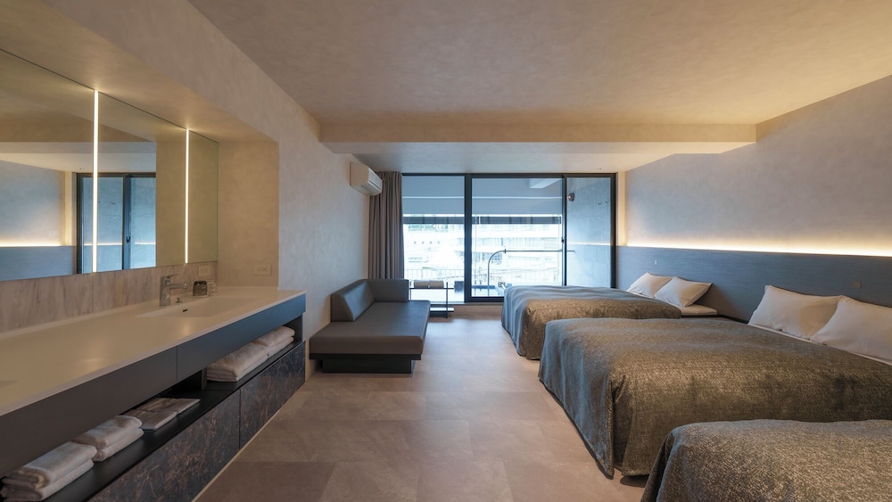 デラックス スイート バルコニー オーシャンビュー 客室25 | DOG HOTEL SHIRAHAMA