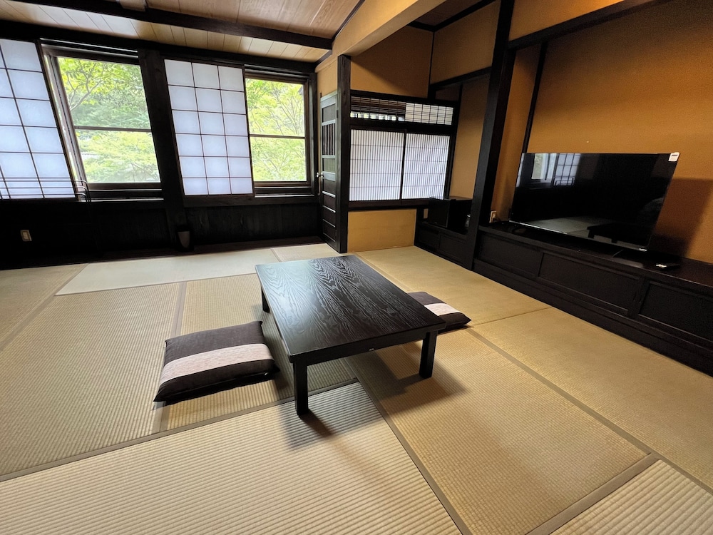 ファミリー 4 人部屋 禁煙 客室2 | 優彩別館