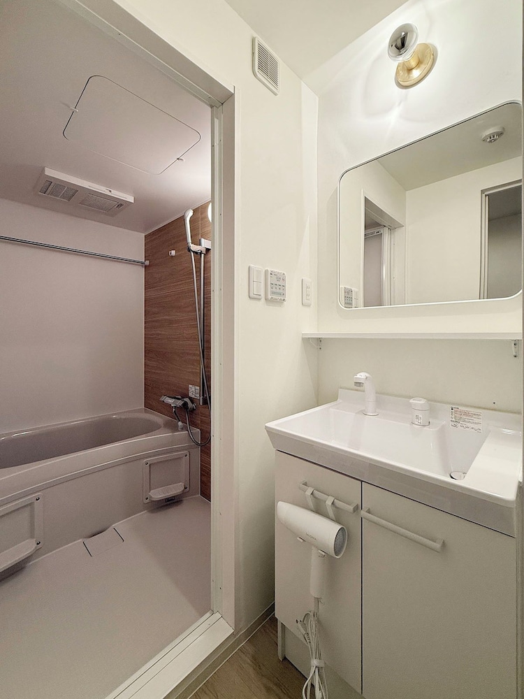 スーペリア アパートメント バスルーム1 | 名王ビル 401