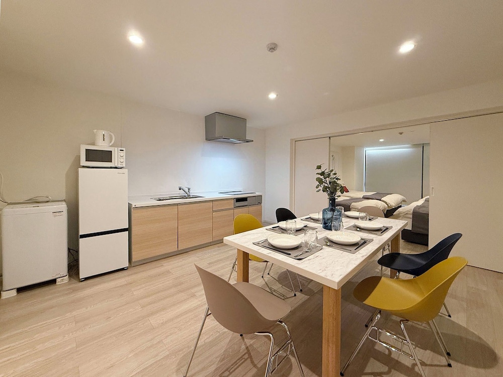 スーペリア アパートメント 客室3 | 名王ビル 401