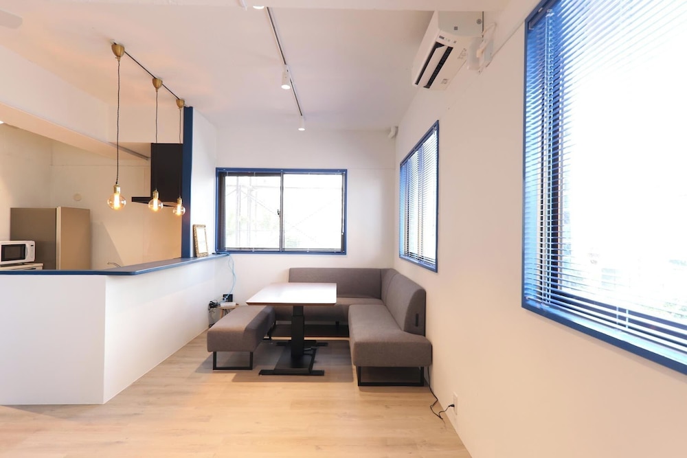 アパートメント 客室内のダイニングエリア0 | Beach Side Chatan