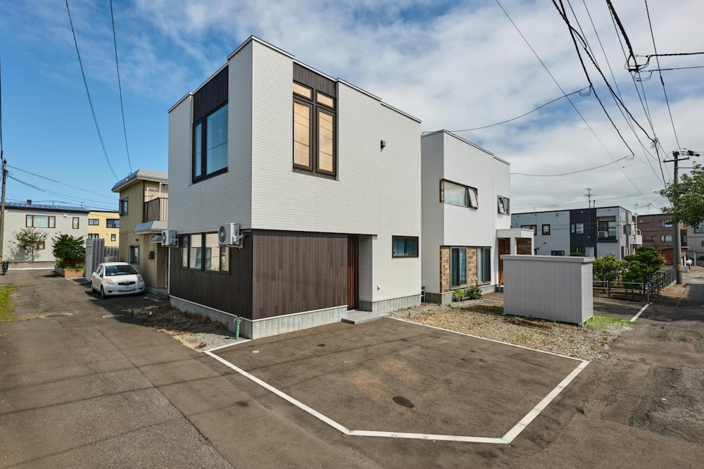 駐車場1 | VILLA Naebo Sapporo Beer Park Hocance 駐車場1 | VILLA Naebo Sapporo Beer Park Hocance