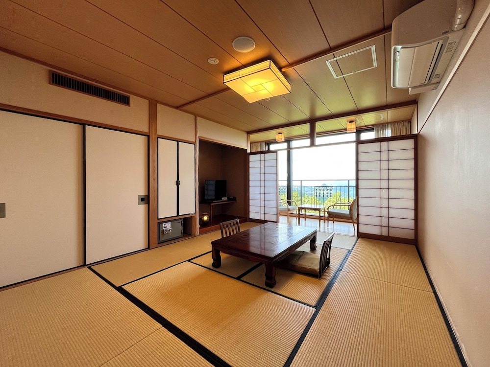 和室10畳 (約16平米) 禁煙 | ひこさんホテル 和~なごみ~