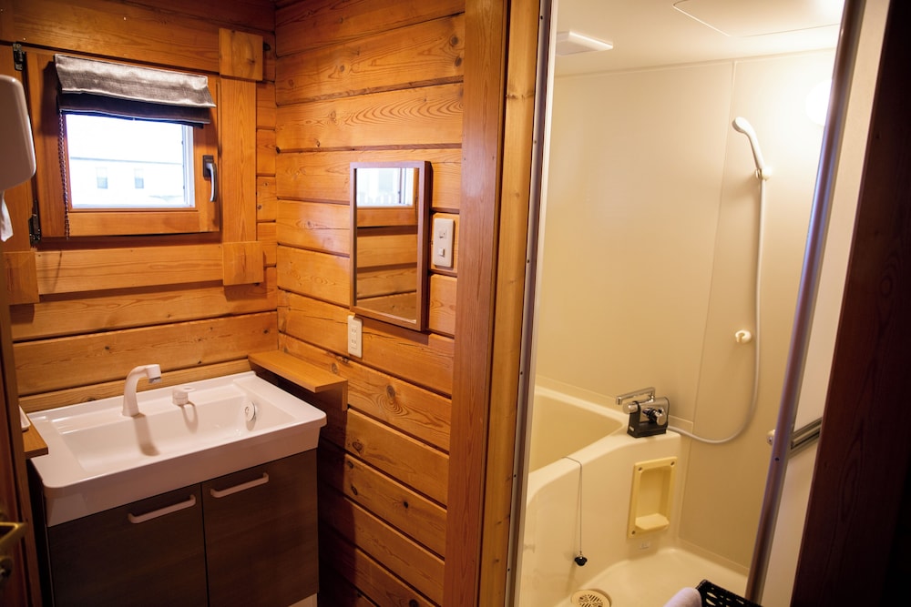 ベーシック コテージ マウンテンビュー バスルーム0 | Three Peaks Log