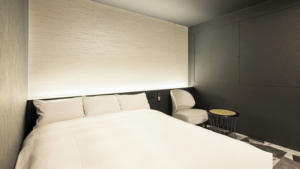 ダブルルーム クイーンベッド 1 台 禁煙 電子レンジ 客室3 | 祇園四条ホテル