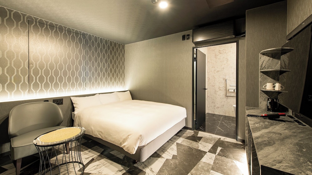 ダブルルーム クイーンベッド 1 台 禁煙 電子レンジ | 祇園四条ホテル