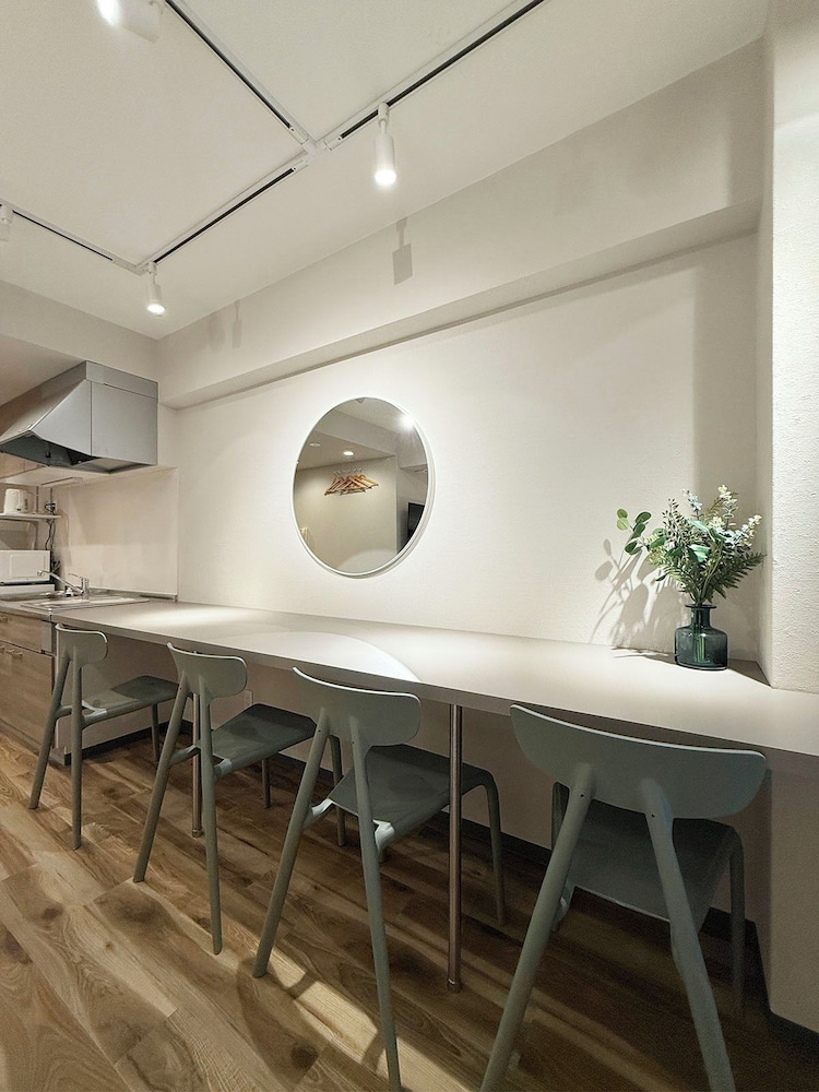 コンフォート スタジオ ダブルベッド 2 台 禁煙 簡易キッチン 客室5 | クリオ的場 by b-hotel