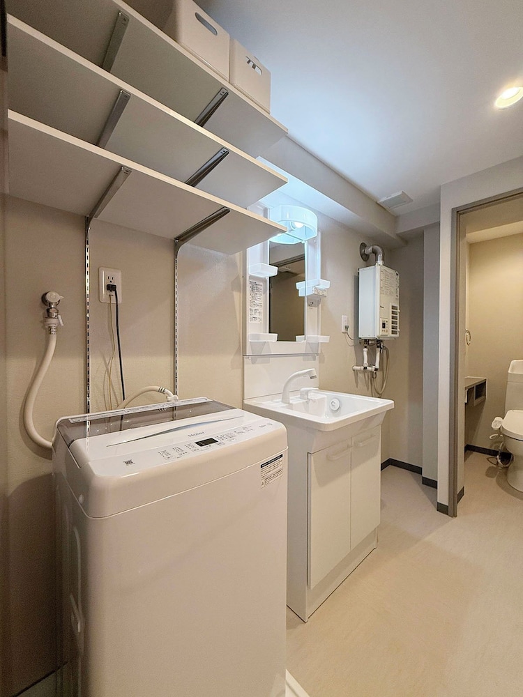 コンフォート スタジオ ダブルベッド 2 台 禁煙 簡易キッチン バスルーム2 | クリオ的場 by b-hotel