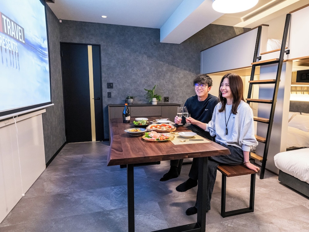 プレミアムバンク (プロジェクター付) 禁煙 客室内のダイニングエリア0 | HOTEL ALL IN TOKYO ASAKUSABASHI